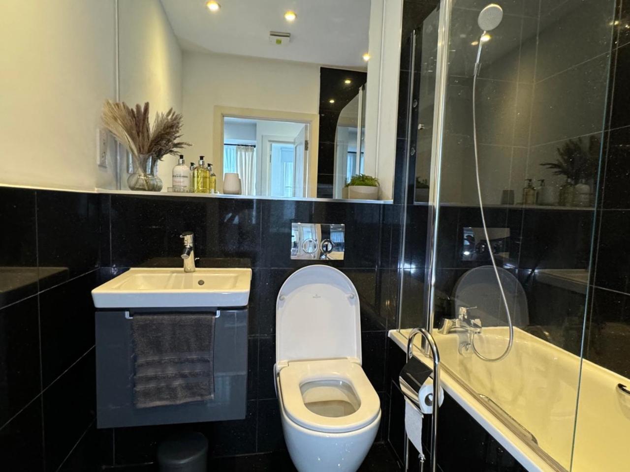 Luxury 2 Bedroom Apartment In Central Croydon With Free Parking Exterior foto